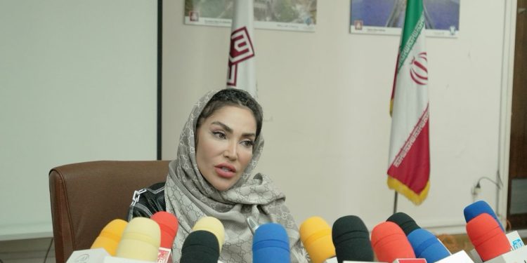 بنیانگذار اولین بیزینس کلاب رسمی ایران از مردم خسارت دیده جنگ، حمایت مادی و معنوی می کند