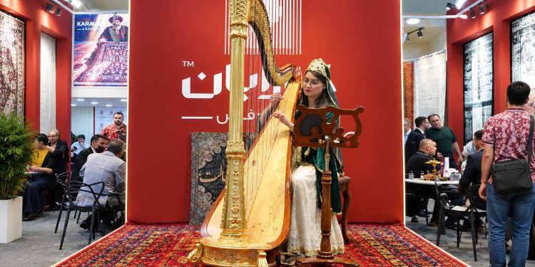 چرا «فرش کارایان» بر تولید داخلی و نظارت بر کیفیت تأکید دارد؟